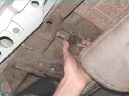 Снимаем резонатор с подвесов